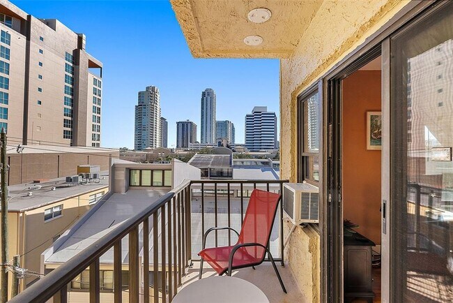 Building Photo - 130 4th Ave N