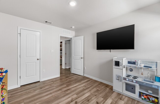 Building Photo - Rental Listing – London ISD