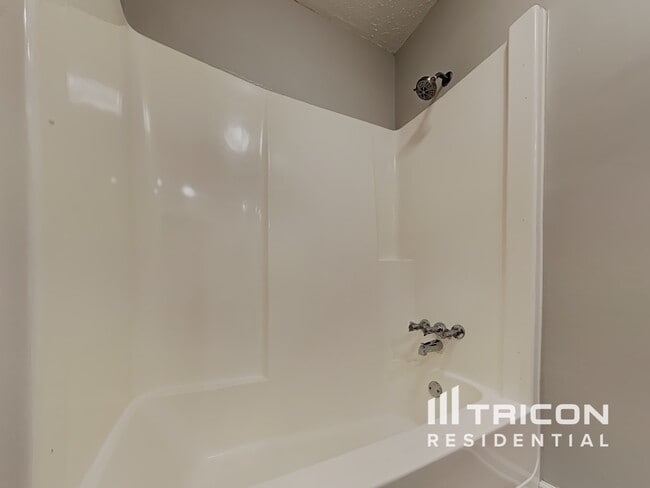Building Photo - 15 Thornleigh Dr