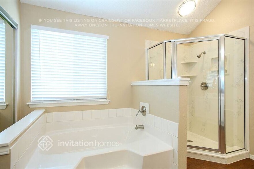 Building Photo - 2800 Claremont Dr