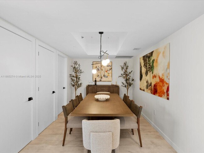 Building Photo - 465 Brickell Ave