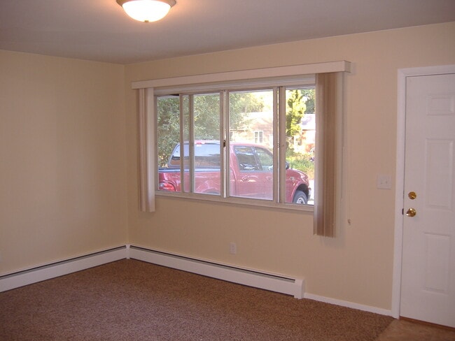 Building Photo - 717 6th Ave