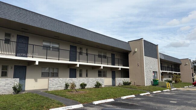 Building Photo - 7925 Fairview Dr