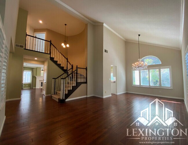Building Photo - 6118 Cameo Dr