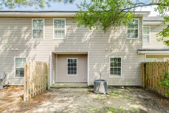 Building Photo - 3 Bed 2.5 Bath - Spacious Townhome Centrally Located in Rincon