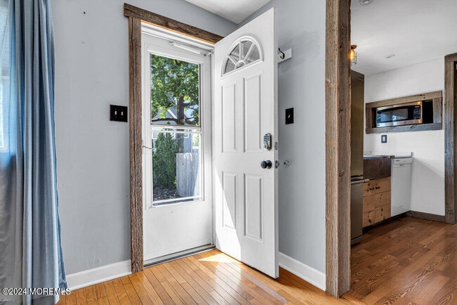 Building Photo - 105 Longfellow Ave