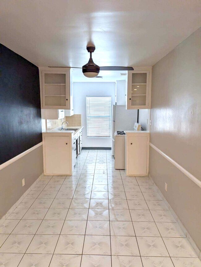 Building Photo - 2030 S Preuss Rd