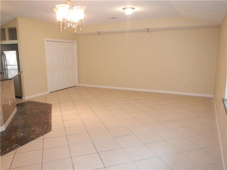 living room/dining room - 5071 Lyons Ct