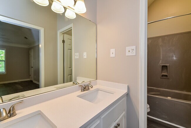 Building Photo - 2464 Green Glen Dr