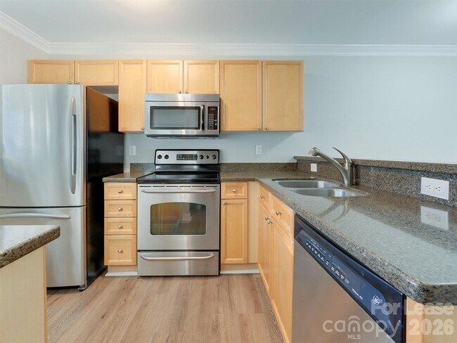 Building Photo - 1224 Green Oaks Ln