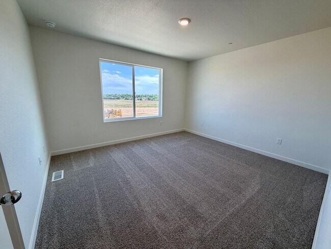 Building Photo - 3852 Pinnacles Ct