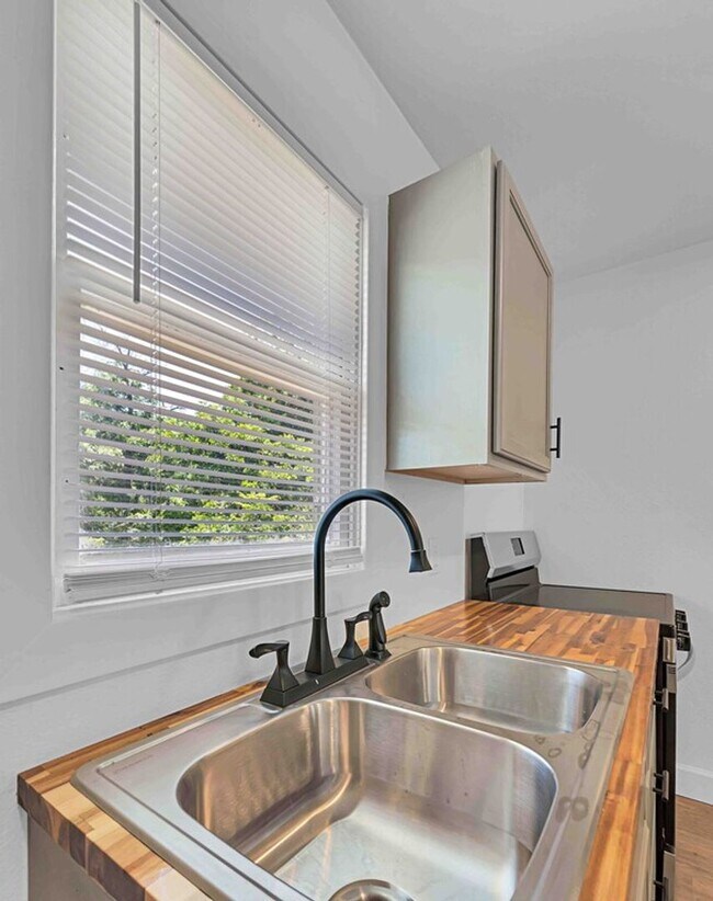 Building Photo - Newly remodeled 4BD 2BA home in Waco