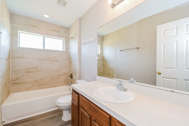 Building Photo - 10332 Marsh Hawk Dr