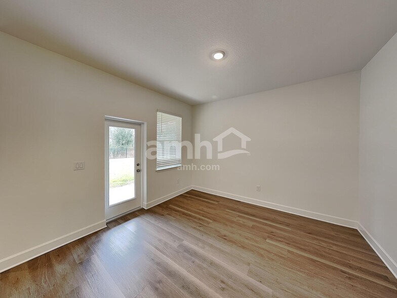 Building Photo - 16422 Cheyanne Ct