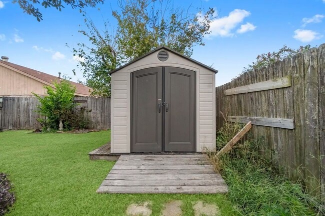 Building Photo - 18703 Lippizaner Dr