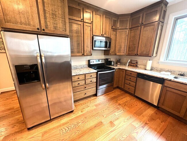 Building Photo - Furnished & All Inclusive Rental with Lake...