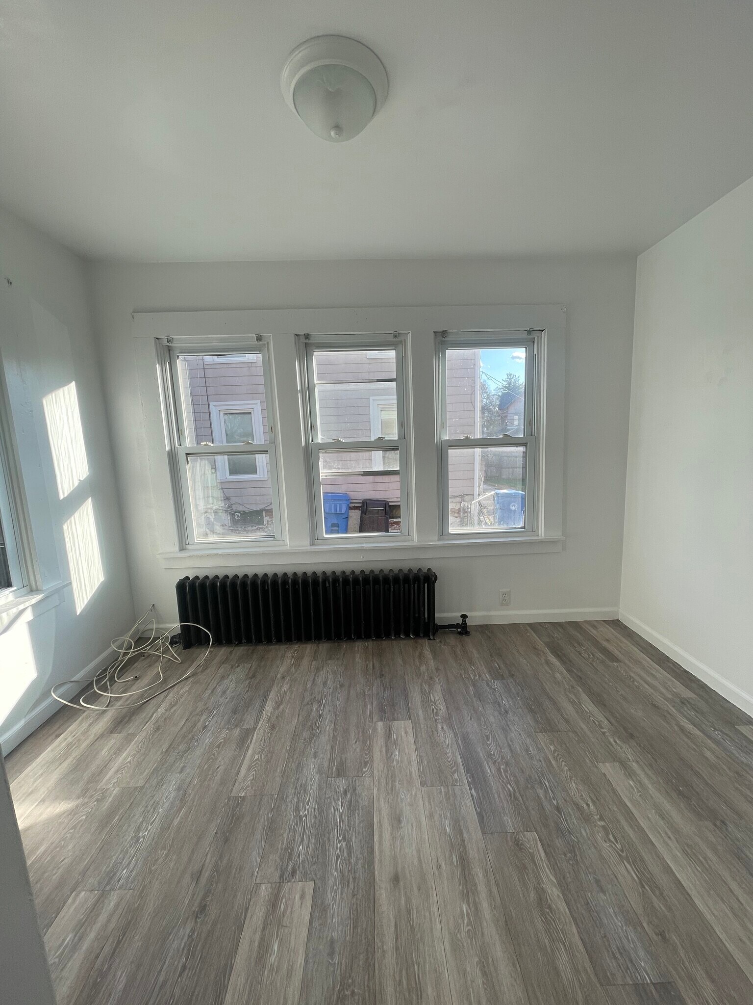 Building Photo - 255 Glen St