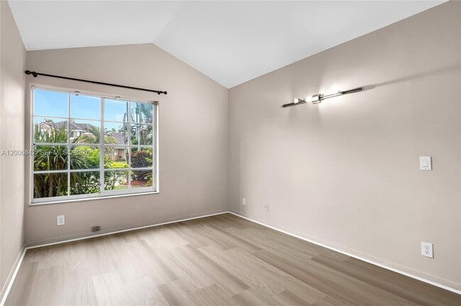 Building Photo - 1215 Balboa Ct