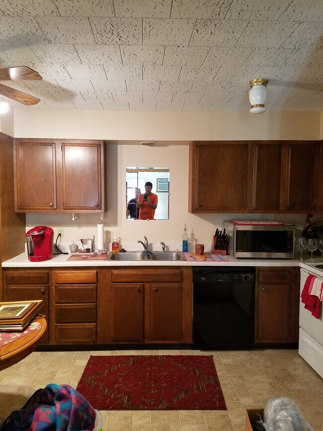 Kitchen - 1631 Olive Dr