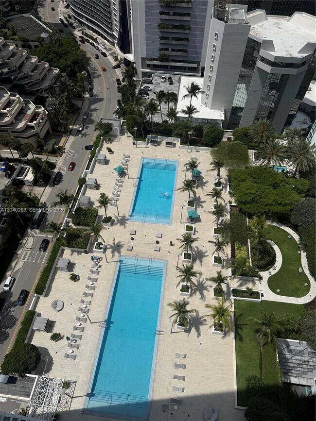 Building Photo - 950 Brickell Bay Dr