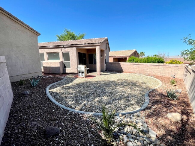 Building Photo - Nice 2 Bedroom Home in Desert Foothills Co...