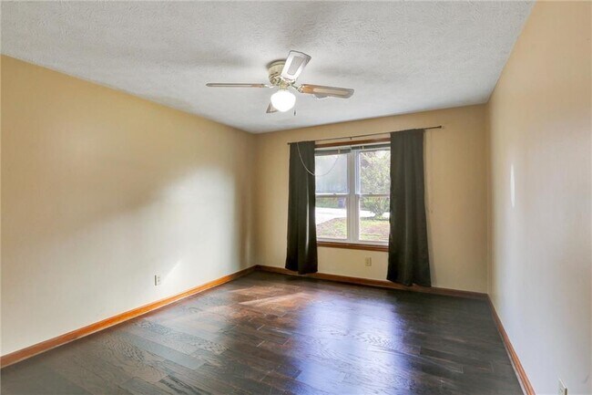 Building Photo - 1262 Bailing Dr