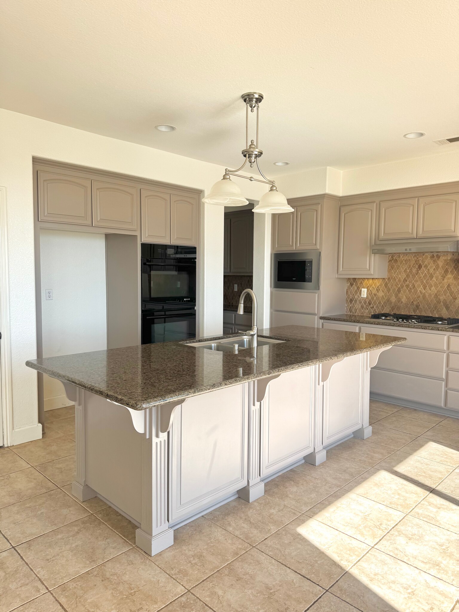 Building Photo - 460 Lansing Cir