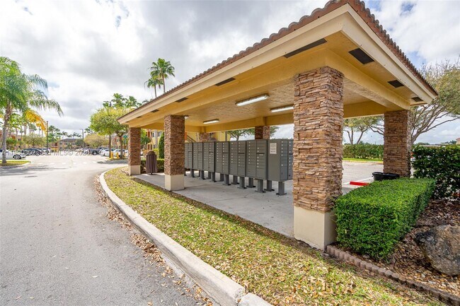 Building Photo - 935 NE 33rd Terrace