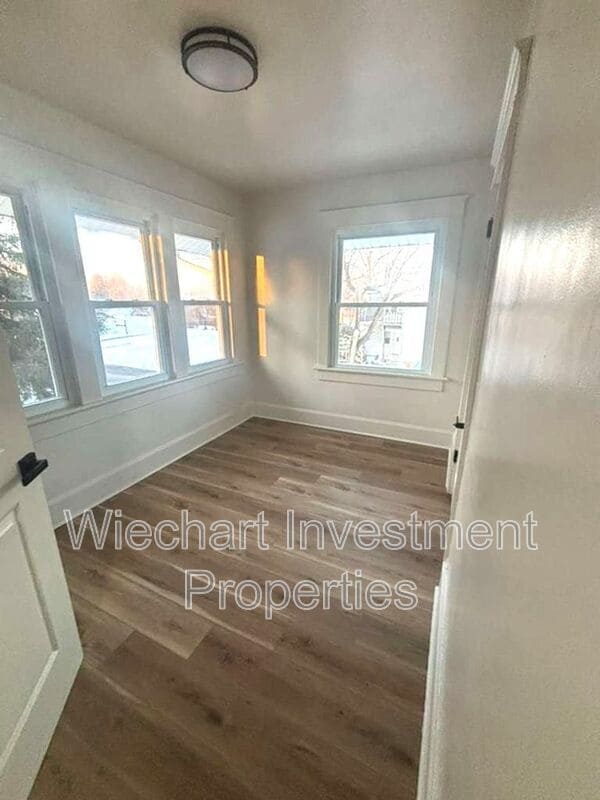 Building Photo - 1139 W Market St