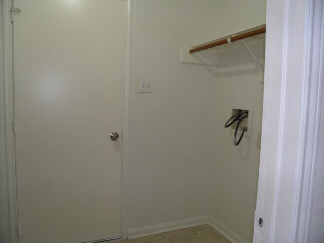 Building Photo - 9223 Grove Haven Dr