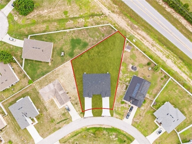 Building Photo - 906 Fraser Dr