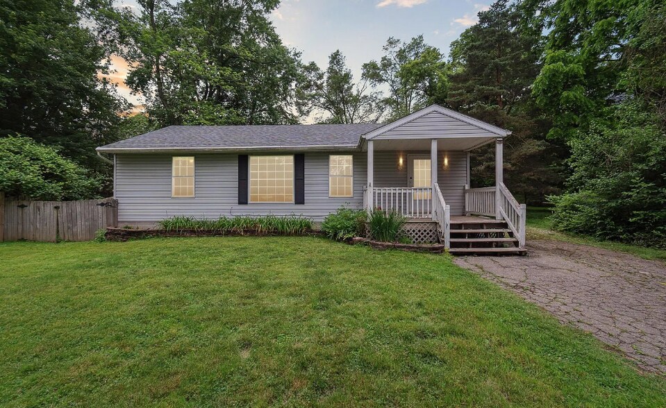 Primary Photo - 21845 Novi Rd