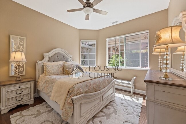 Building Photo - Executive Gated Serrano Golf-Course Home with Views of the 16th Hole!