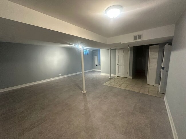 Building Photo - 2543 Crawford Ave