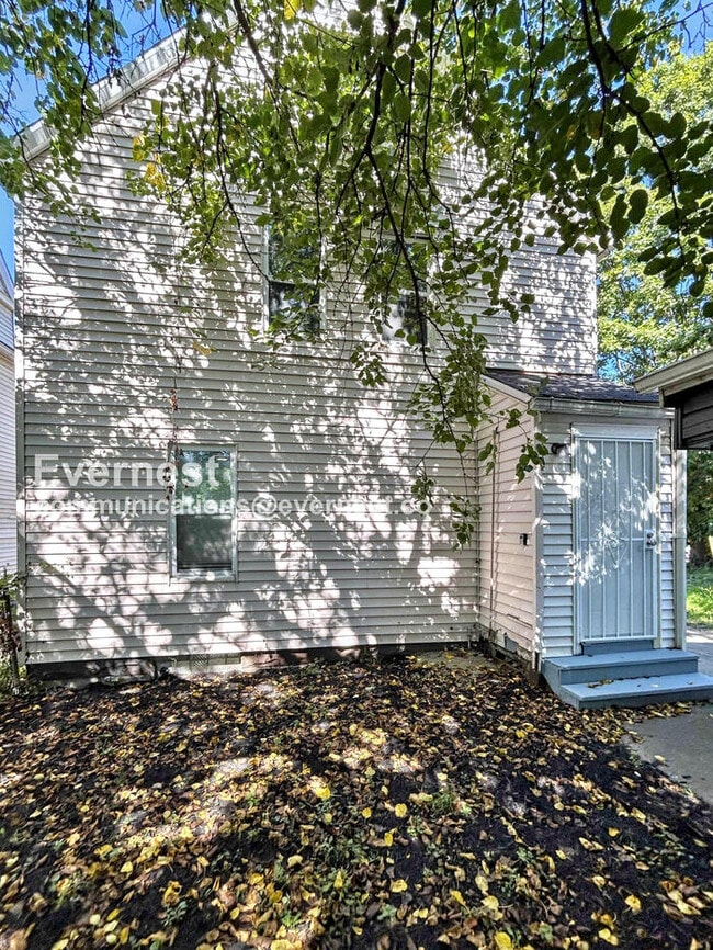 Building Photo - 8002 Bellevue Ave