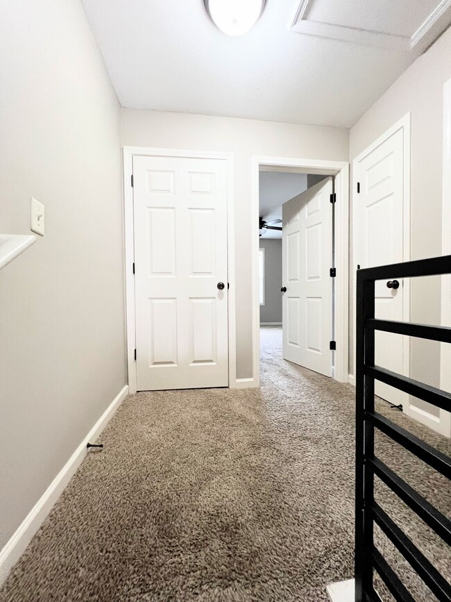 Building Photo - 2 Bedroom 1.5 Bath Townhome