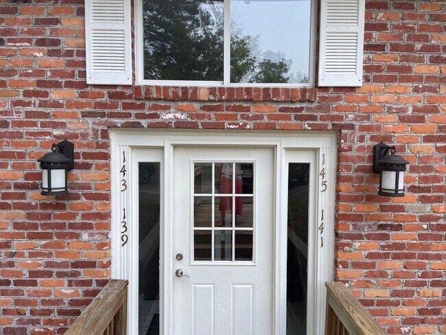 Building Photo - 139 Albemarle Dr