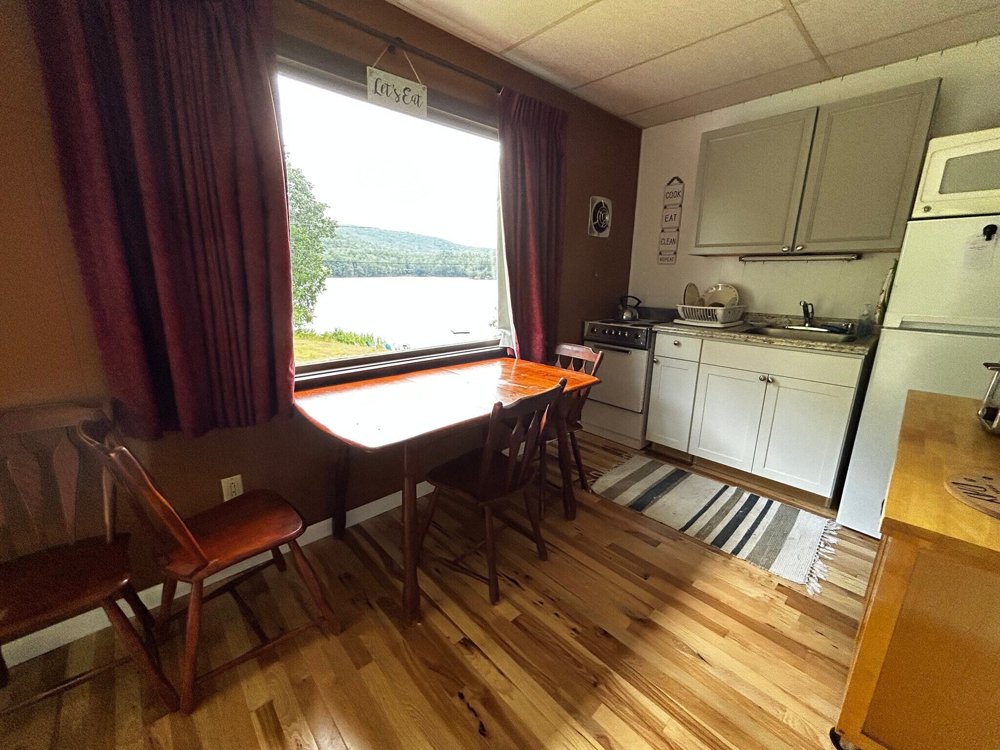 Kitchen - 302 Lake Ave