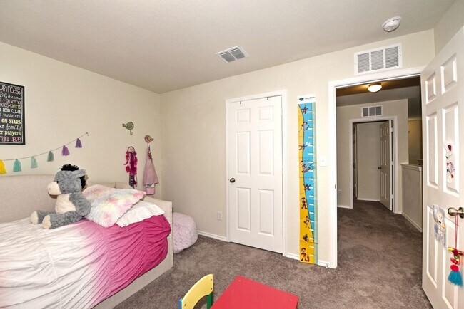 Building Photo - 7807 Cottonwood Ridge