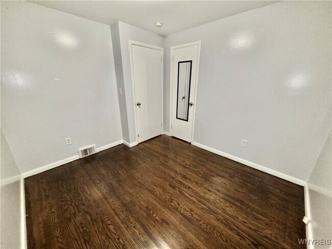 Building Photo - 35 Park Ave