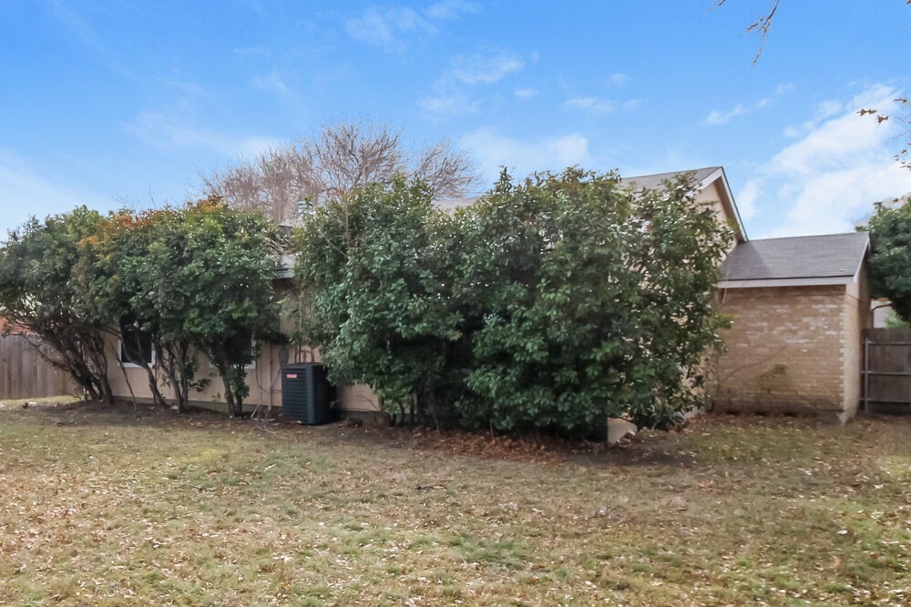 Building Photo - 5609 Powers St