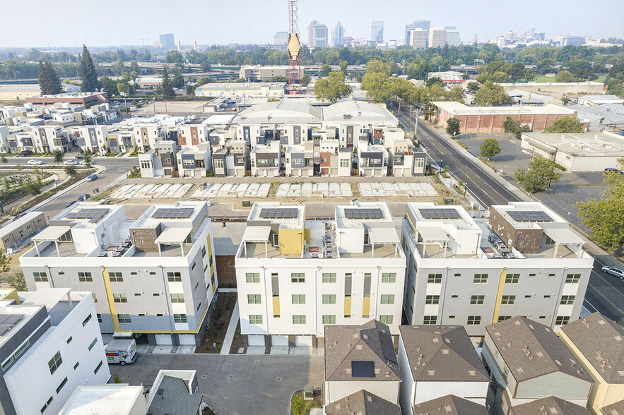 Building Photo - The Flats at the Mill at Broadway