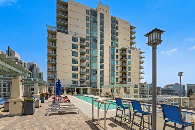 Building Photo - Super Spacious Cortez Hill 2-Bedroom at Discovery! Small Pet Ok!