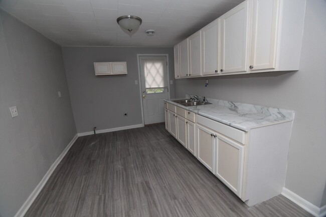 Building Photo - Newly Rehabbed 1-Bedroom Home – Pet Friend...