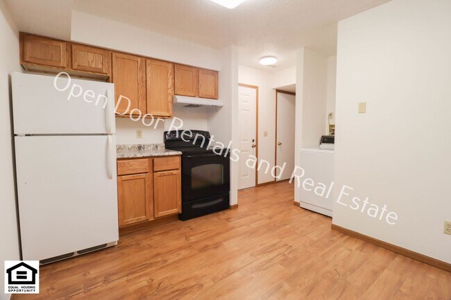 Building Photo - 5215/5217 Vermont Lane