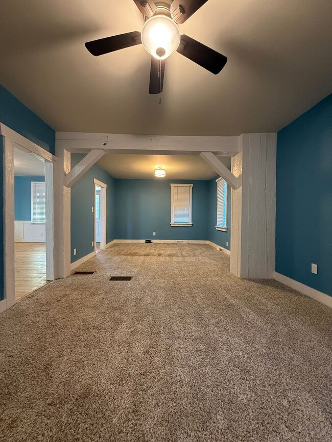 Building Photo - 960 Maple St