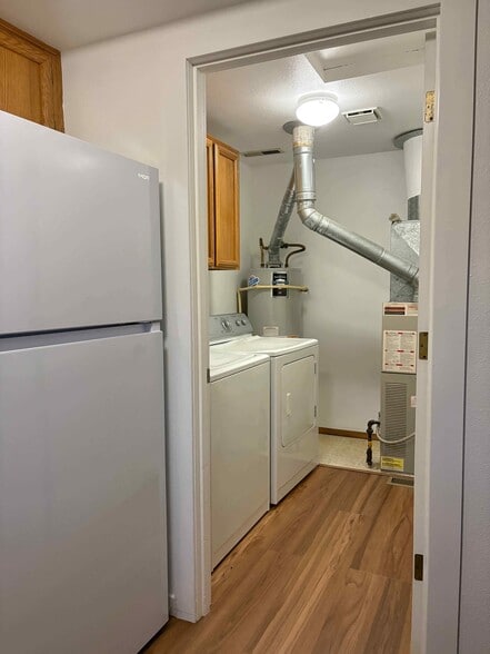 Building Photo - 5092 Skyline Village Loop S