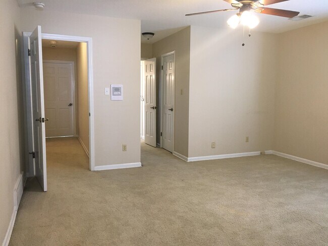 Building Photo - 2159 New Meadow Dr