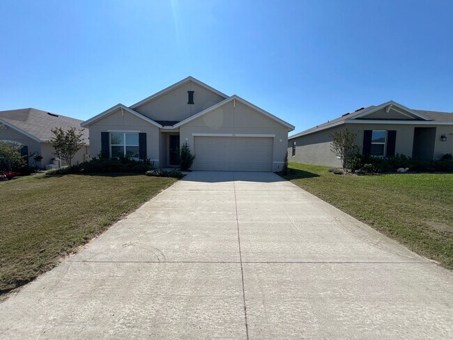 Building Photo - 4 Bedroom, 2 Bathroom Home in the Highly D...
