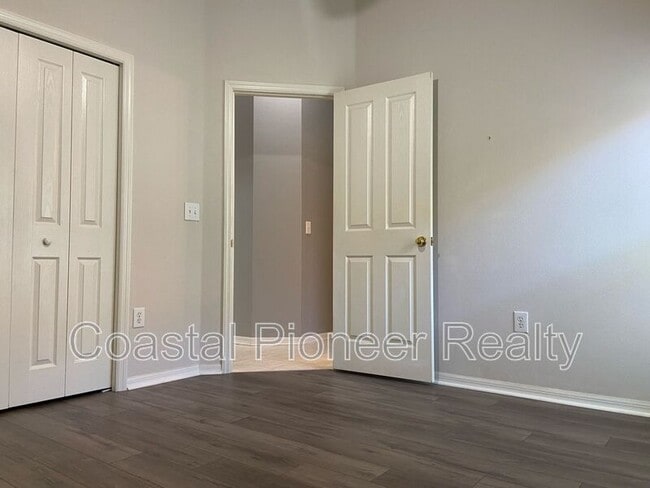 Building Photo - 10542 San Travaso Dr